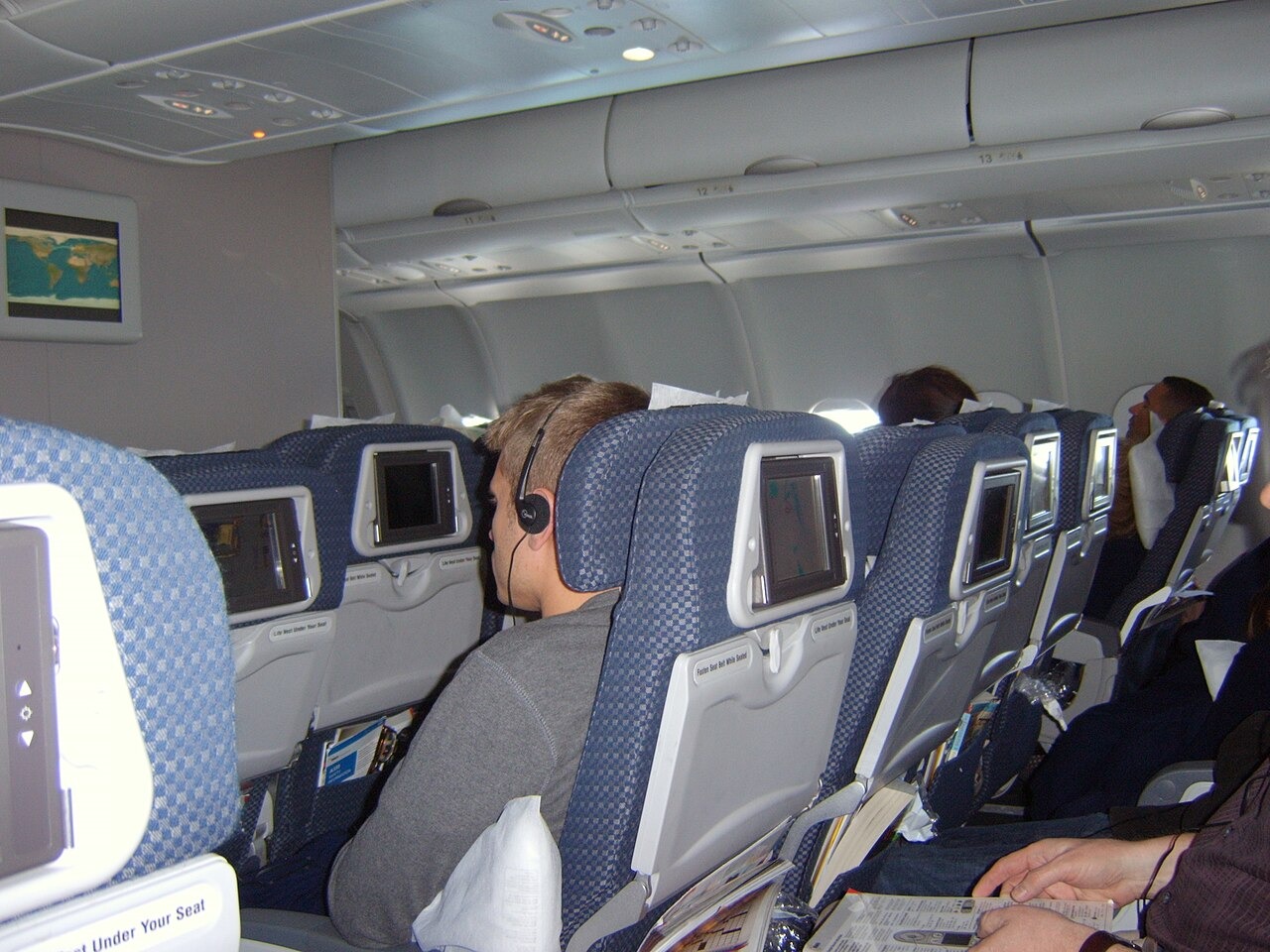 Real passenger cabin used as context for CRM trainer development