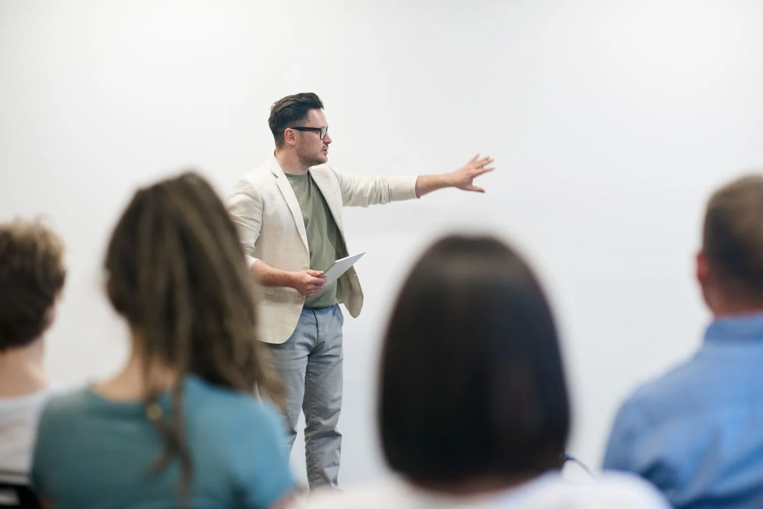 Instructor presenting to adult learners — instructional techniques and pedagogy